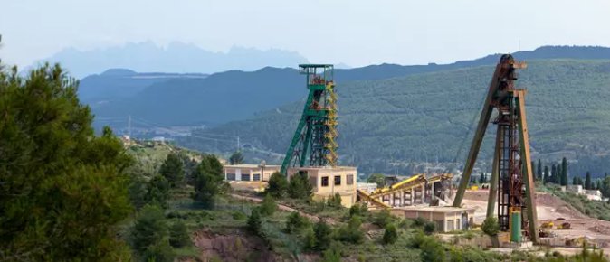 Mueren tres trabajadores tras un desprendimiento en una mina de Barcelona