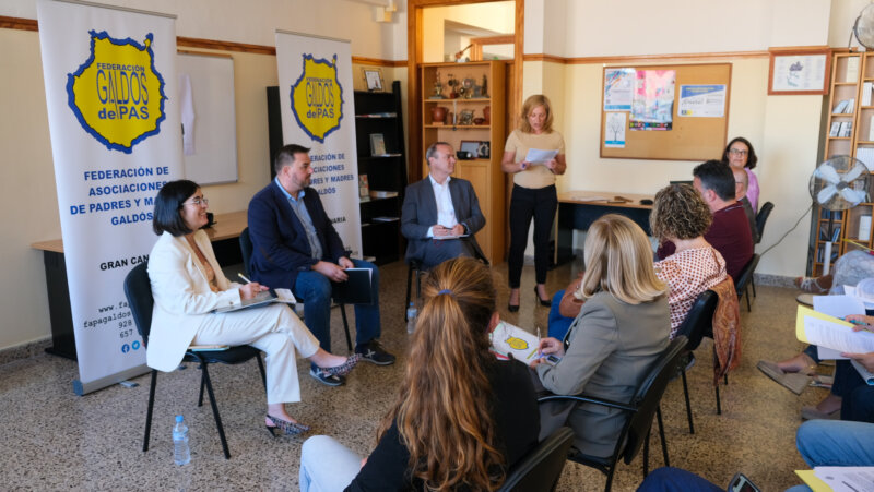 Hidalgo y Darias prometen adoptar medidas para beneficiar a los alumnos de Gran Canaria 