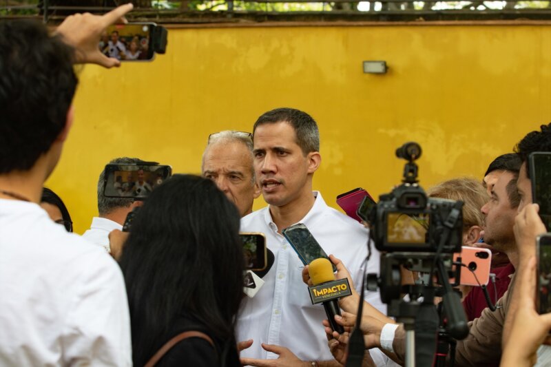 Guaidó es expulsado de Colombia por estar en "situación irregular"