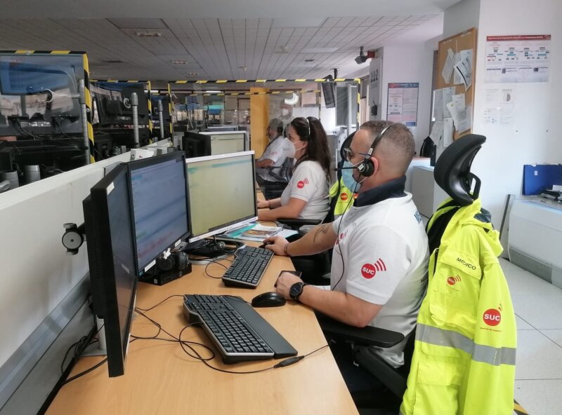 Personal de Bomberos de Tenerife colaboraron con los servicios de emergencias intervinientes, acudieron también Policía Local y Guardia Civil