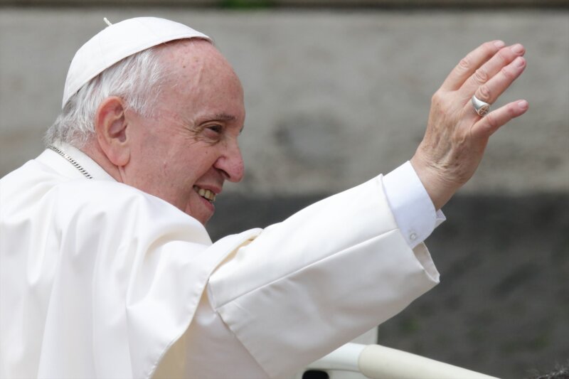 El Papa deja el hospital después de su operación de hernia 