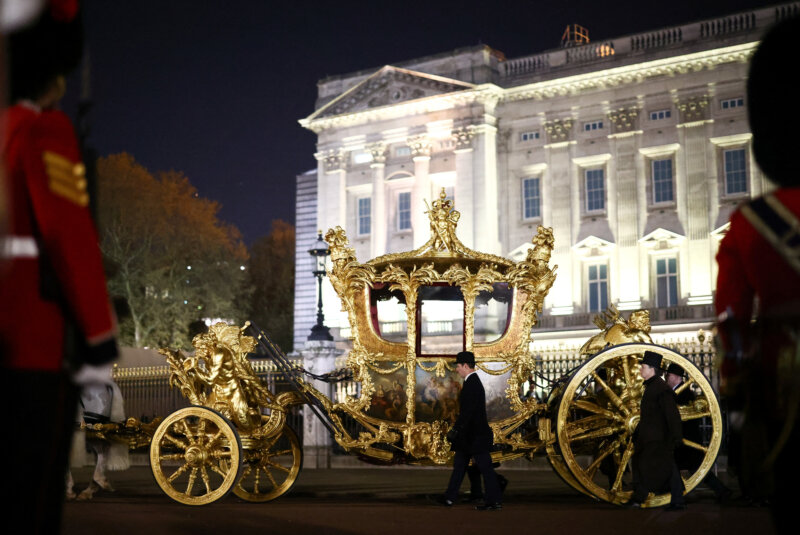 Detalle de la carroza que utilizará Carlos III y Camilla en el recorrido para su coronación. Conocida como "Gold State", tiene más de 270 años. Londres, Gran Bretaña, el 3 de mayo de 2023. REUTERS/Henry Nicholls