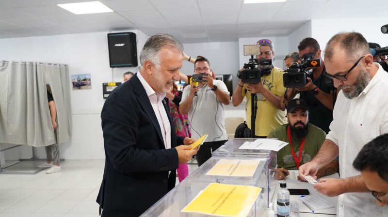 Votación del candidato del PSOE a la Presidencia de Canarias, Ángel Víctor Torres 