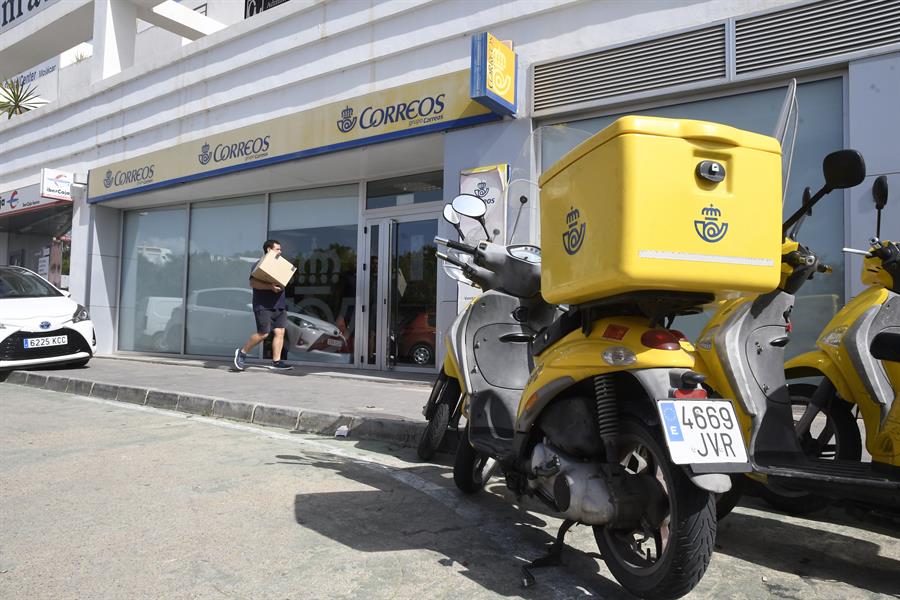 Correos abre el Día de Canarias por el voto por correo en las europeas