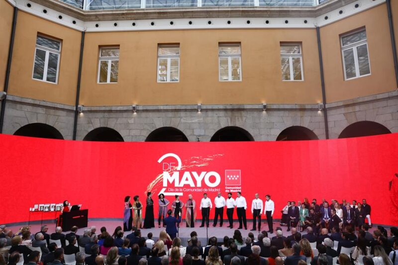 Ayuso choca con el Gobierno por el protocolo en un Dos de Mayo preelectoral