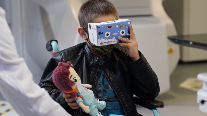 Unas gafas de realidad virtual reducen la ansiedad de los niños frente a la radioterapia