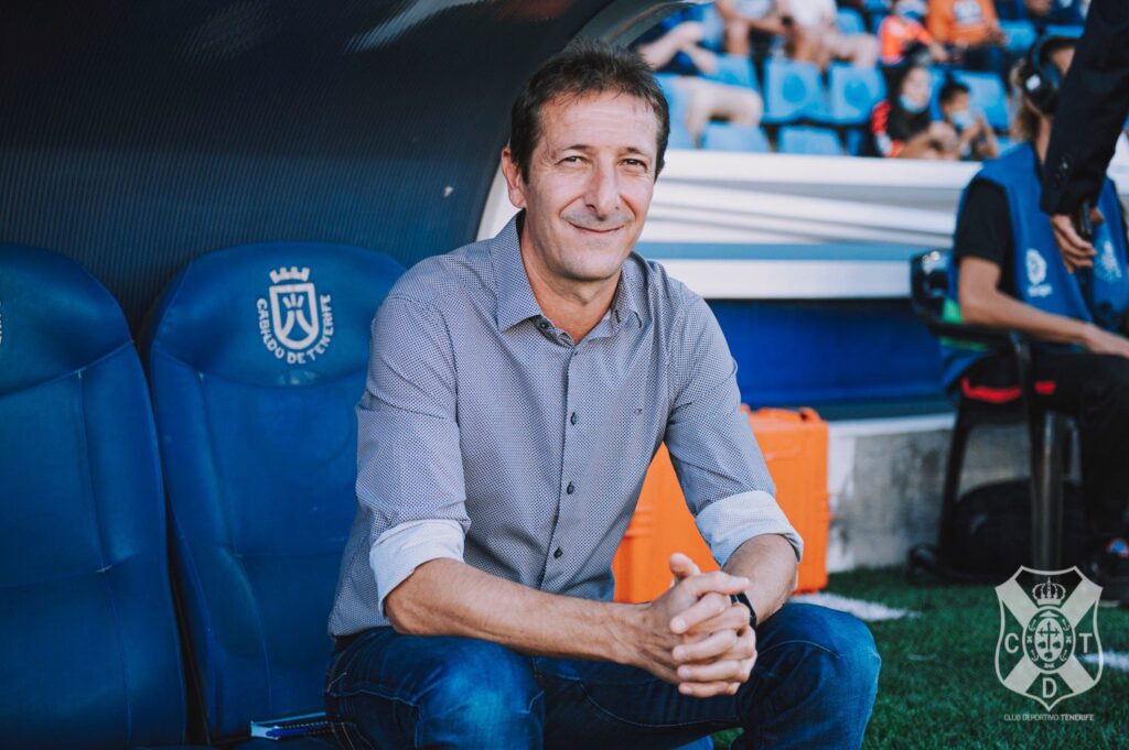 Luis Miguel Ramis durante su etapa como entrenador del CD Tenerife / Archivo 