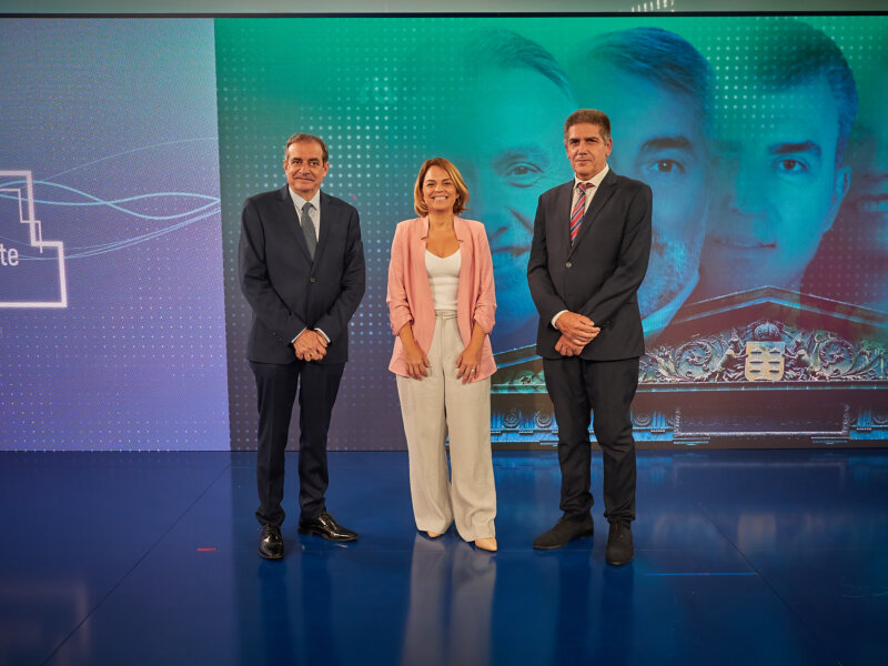 Participantes en el debate electoral de RTVC junto a las presentadoras del debate, Fátima Hernández y Marta Modino / Imagen de RTVC
