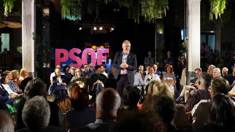 Acto de Ángel Víctor Torres, candidato del PSOE a la presidencia de Canarias, con el sector cultural durante la campaña electoral 2023