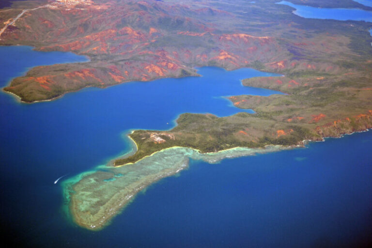 Un terremoto de magnitud 7,7 cerca de Nueva Caledonia genera alerta de tsunami