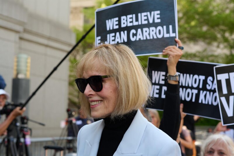 Condenan a Donald Trump por abusar sexualmente de la escritora Elizabeth Jean Carroll