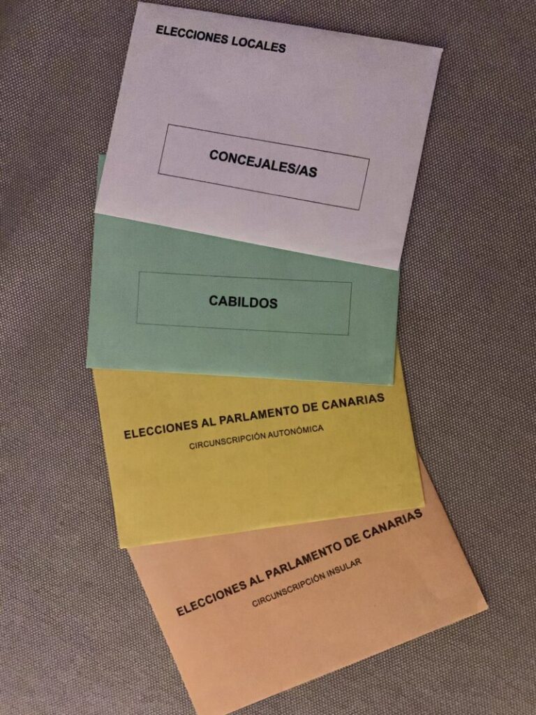 En las elecciones en Canarias 2023 habrá cuatro urnas para cuatro papeletas diferentes. Elecciones al Parlamento de Canarias: circunscripción autonómica. Elecciones al Parlamento de Canarias: circunscripción insular. Cabildos. Ayuntamientos / RTVC