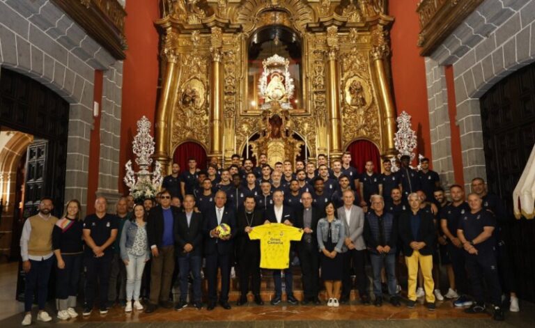 Las Palmas visita Teror y recibe el homenaje de las instituciones públicas
