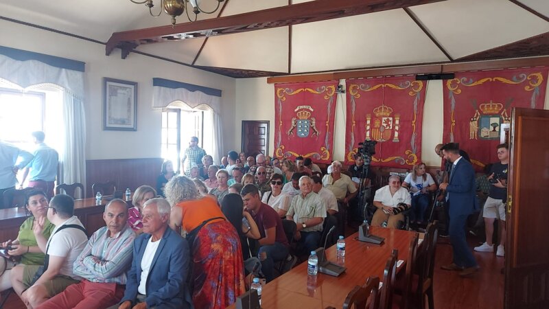 Salón de plenos concurrido en Icod de los Vinos (Tenerife) para asistir a su constitución / RTVC