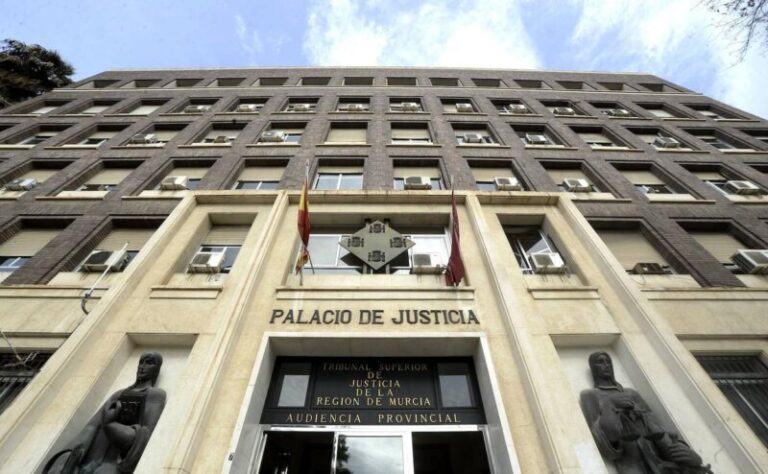 Dos años de cárcel por abusar de una menor en Murcia con la excusa de darle un masaje