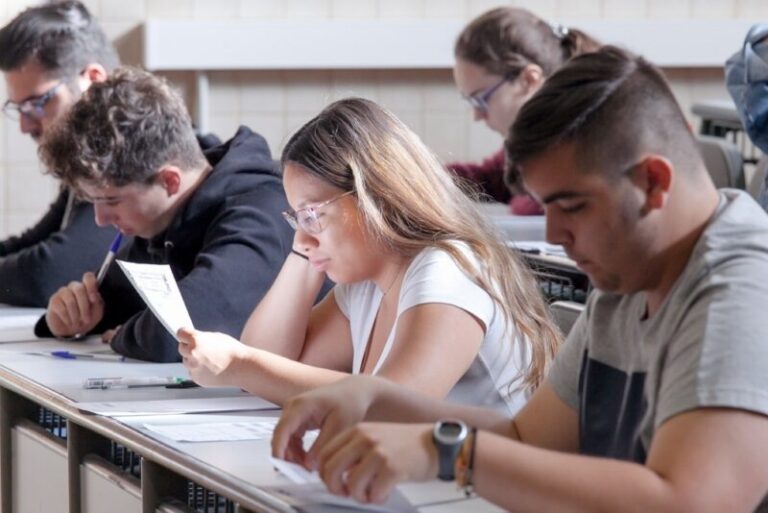 Más de once mil preuniversitarios en Canarias se enfrentan a la EBAU