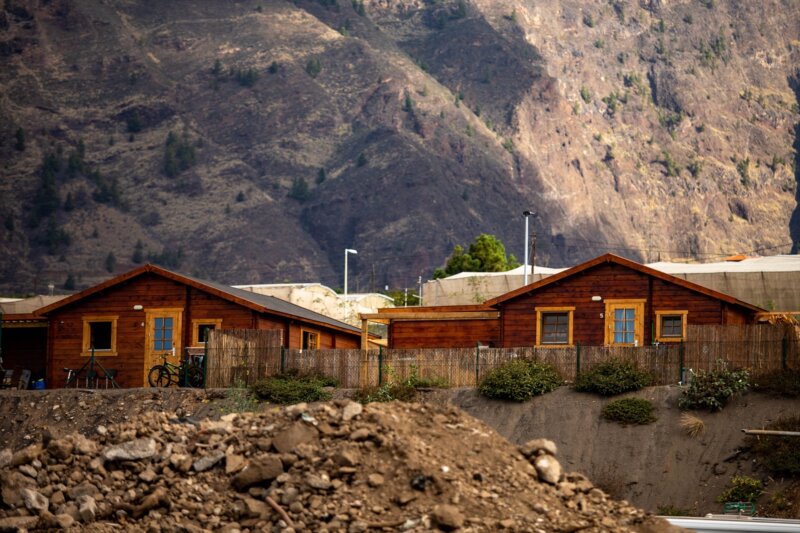 Casas de madera entregadas a cinco familias de afectados por la erupción del volcán Tajogaite,/ Imagen de archivo Europa Press / Kike Rincón 