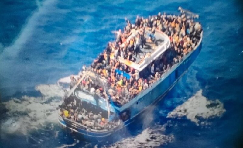 Al menos 79 migrantes muertos en un naufragio en el Mar Jónico