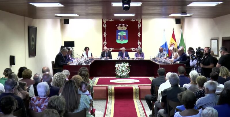 Fotograma de la emisión del pleno de constitución del Cabildo de El Hierro 