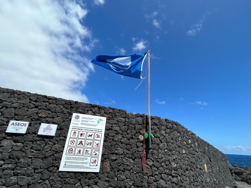 La Bandera Azul ondea por primera vez en la piscina natural de Jóver, Tenerife