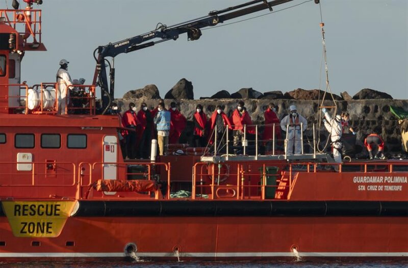 Rescatan a 220 migrantes en aguas próximas a Gran Canaria y Lanzarote