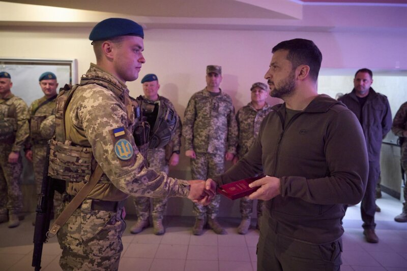 Zelenski cifra en más de 2.520 los soldados ucranianos liberados