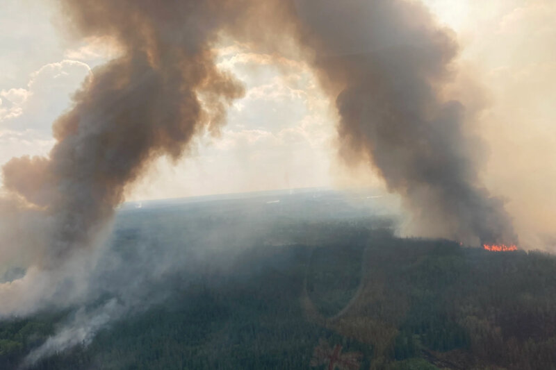 Imagen de alguno de los focos de incendios que desde hace días están activos en Canadá, 24 de junio de 2023 / Alberta Wildfire / REUTERS 