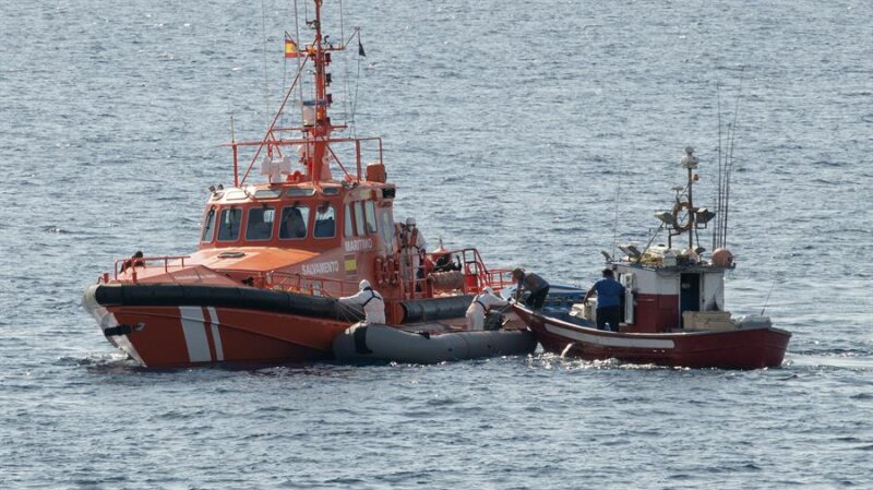 Localizan neumática con migrantes en Lanzarote con una fallecida