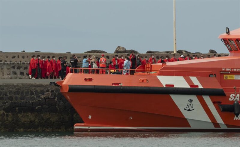 Imagen de uno de los grupos rescatados la semana pasada en Lanzarote por Salvamento Marítimo / EFE