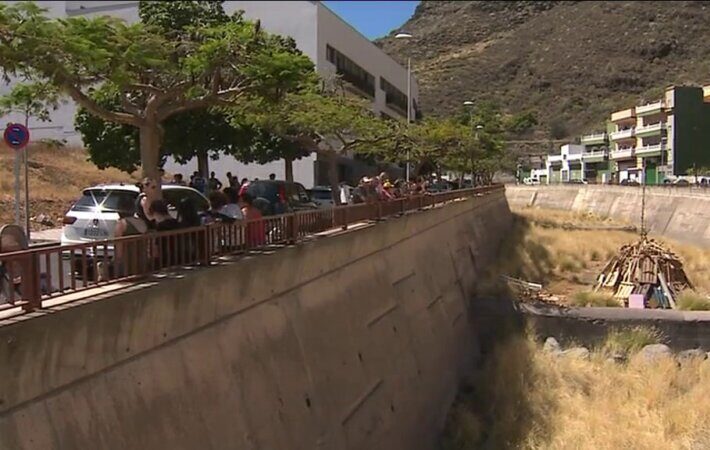 Protestas por la retirada de las hogueras de San Juan en María Jiménez, Tenerife