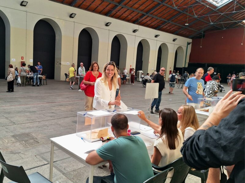 Fernández espera que "hoy, sobre todas las cosas, gane Canarias"