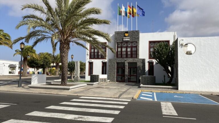 El Cabildo y el Ayuntamiento de La Oliva suscriben el convenio de calidad de vida y dependencia