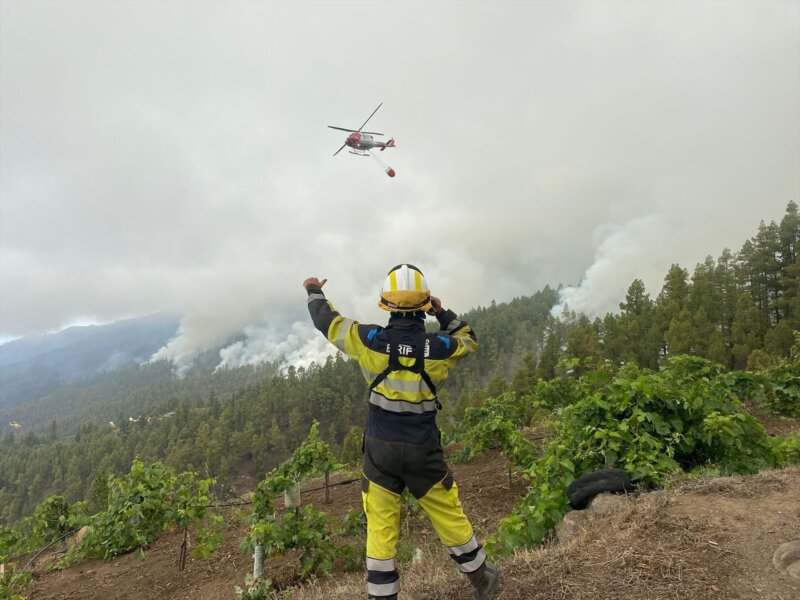 El incendio de La Palma permanece activo en tres frentes