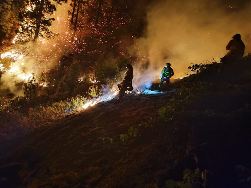 Un total de 155 efectivos han combatido el incendio de La Palma esta madrugada