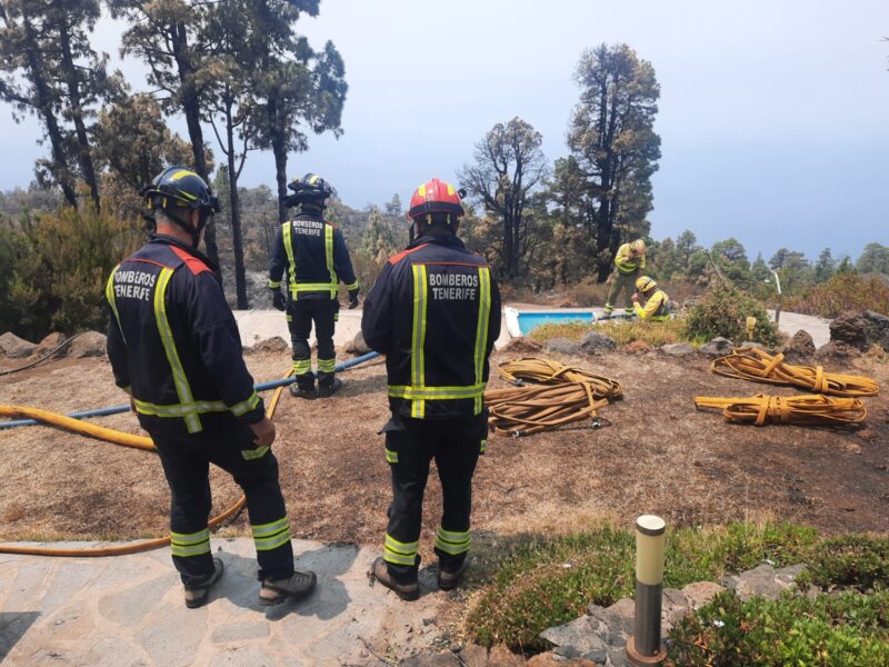 El incendio de La Caldera de Taburiente está «a pocos metros de morir»