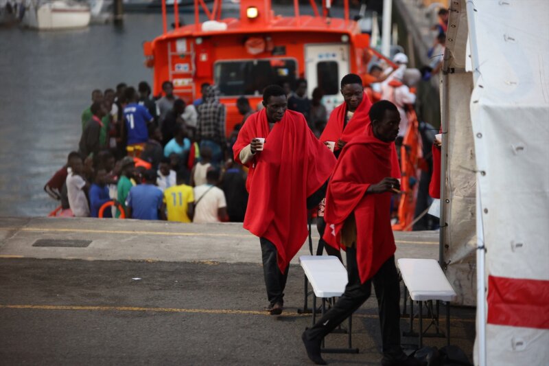 Imagen de la llegada de un barco de Salvamento Marítimo al muelle de Arguineguín tras rescatar un cayuco a la deriva el pasado 19 de julio / Europa Press