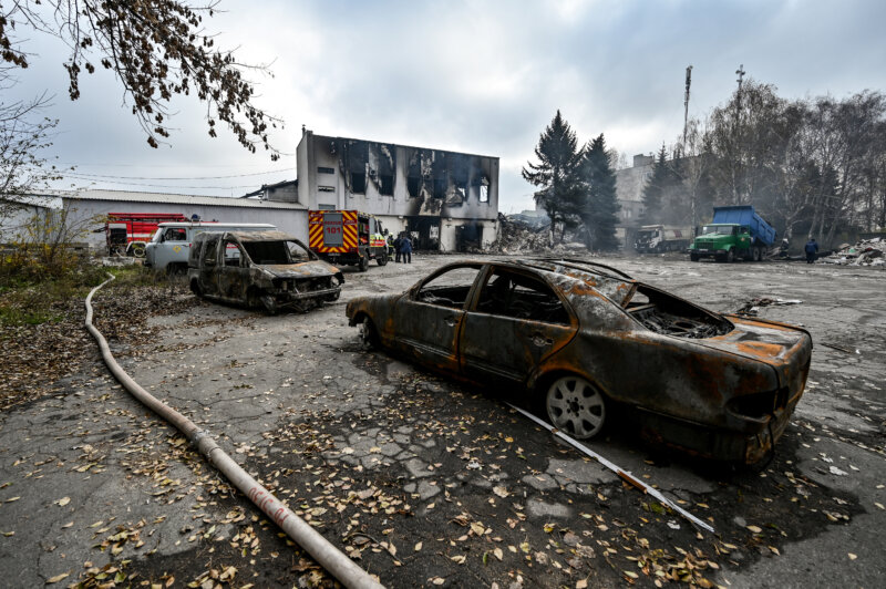Cuatro muertos tras un bombardeo ruso contra un punto de entrega de ayuda humanitaria en Zaporiyia