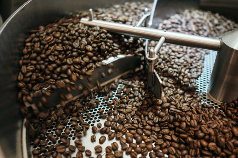 Agroagaete pone a disposición de pequeños productores la maquinaria para descascarillar el café