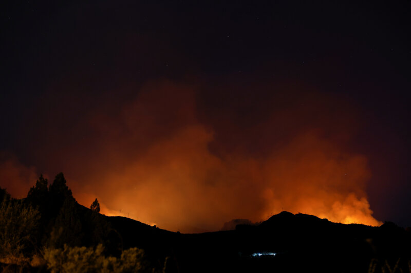 El incendio de Gran Canaria ha frenado su progresión hacia Valsequillo durante la noche. / Reuters / Borja Suárez