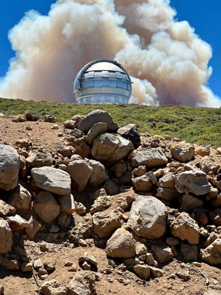 El IAC desaloja el Observatorio del Roque de los Muchachos por el incendio