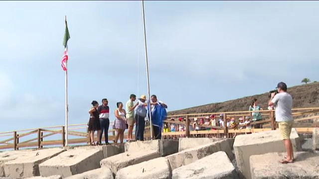 Playa de Santiago, en La Gomera, iza la Bandera Azul por decimotercera vez
