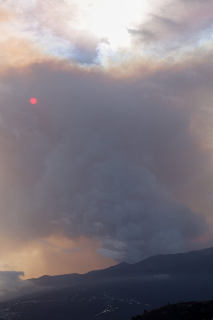 Vista del incendio desde Puerto de la Cruz / Imagen de Óliver López