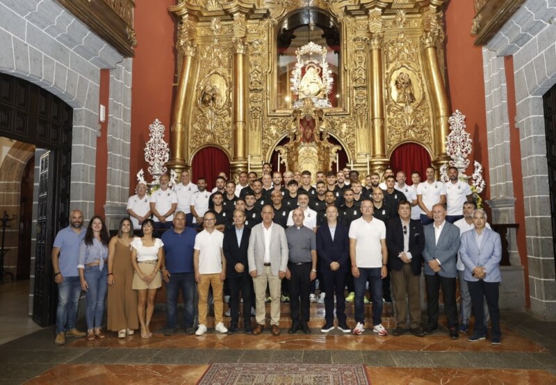 La UD Las Palmas visita a la Virgen del Pino, en Teror