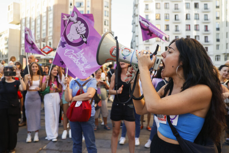 Cientos de personas se concentraron en Madrid para apoyar a las jugadoras de la selección femenina