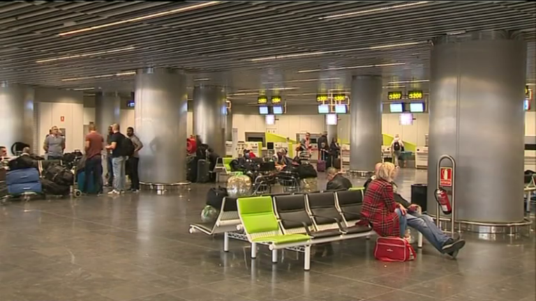 Los aeropuertos de las islas Canarias operarán este lunes 1.144 vuelos