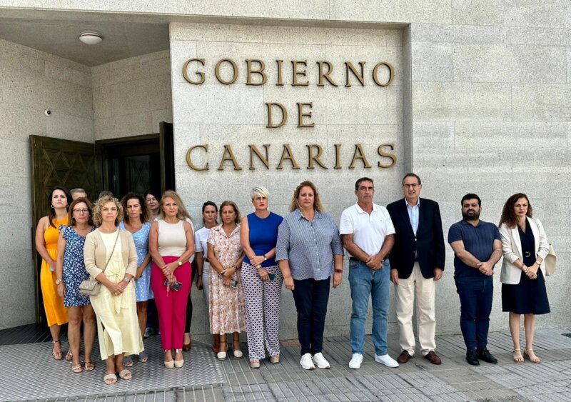 Se suceden las concentraciones de repulsa en Canarias por el asesinato machista de La Laguna