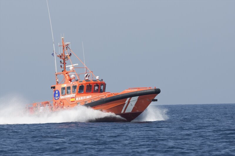 Rescatan a 142 personas a bordo de un cayuco cerca de El Hierro