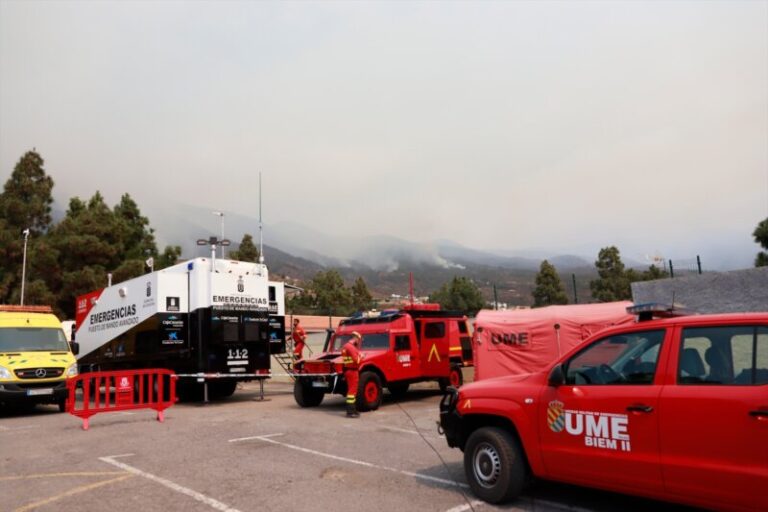 Los centros del CECOPIN y la UME coordinan la situación del incendio forestal en Tenerife