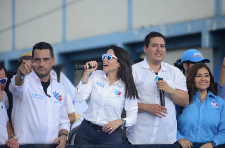 Las autoridades electorales de Ecuador rechazan denuncias de Revolución Ciudadana sobre problemas en el voto