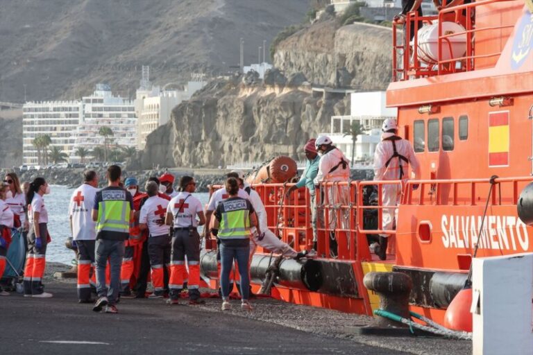 La llegada de inmigrantes a Canarias cae un 11,3% respecto a 2022